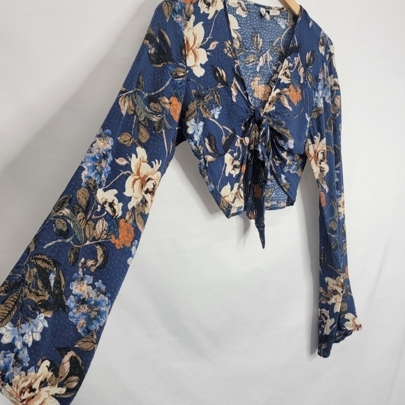 𝅺SKY and Sparrow Floral Front Tie Crop Long Sleeve - Picture 10 of 14